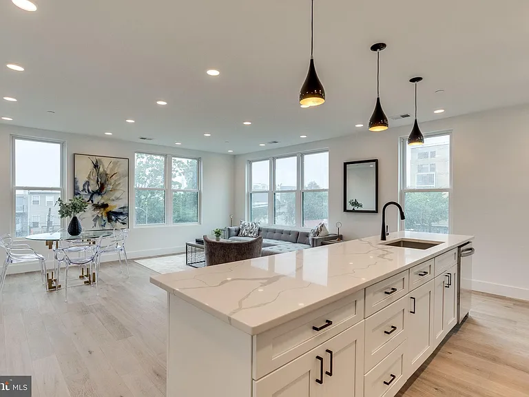 646 Newton Pl NW #303 — Photo 1