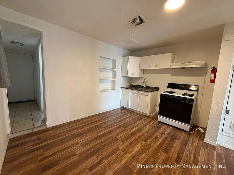 1526 E Yandell Dr #1 — Photo 7
