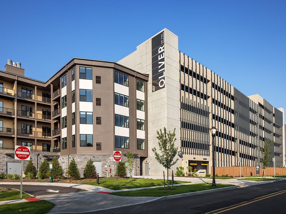 Building Photo 4
