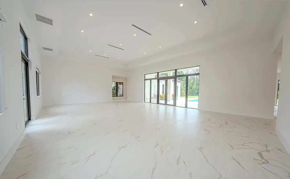 6 bed, 6304 sqft, $22,000 — Photo 3