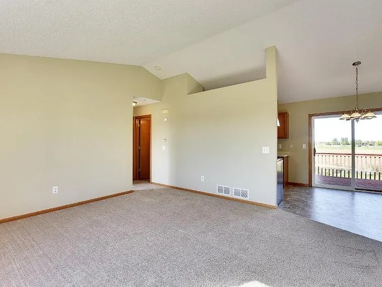 2015 Brittany Ct — Photo 6