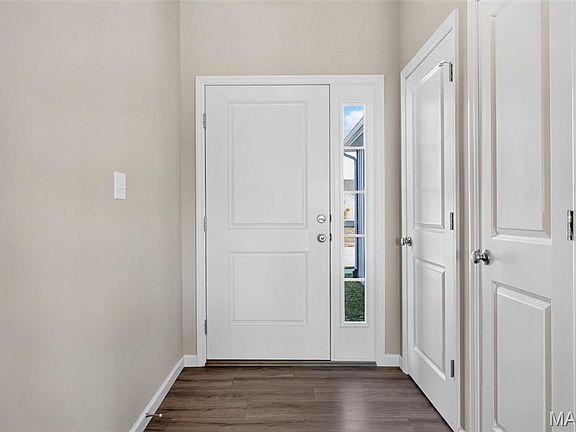 4th image of 322 Summer Glen Ln