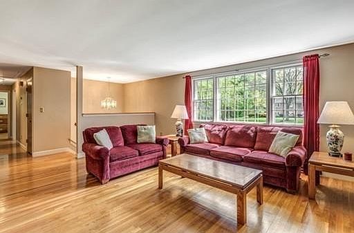 4th image of 27 Briar Ln