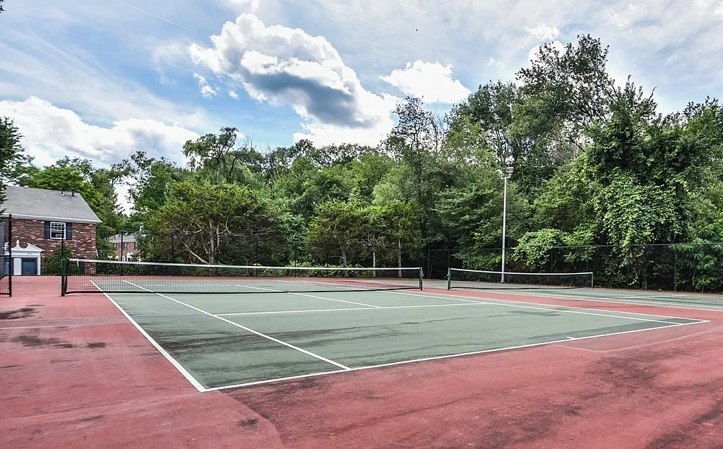 1 bed, 1.0 bath, 728 sqft, $2,300 — Photo 1