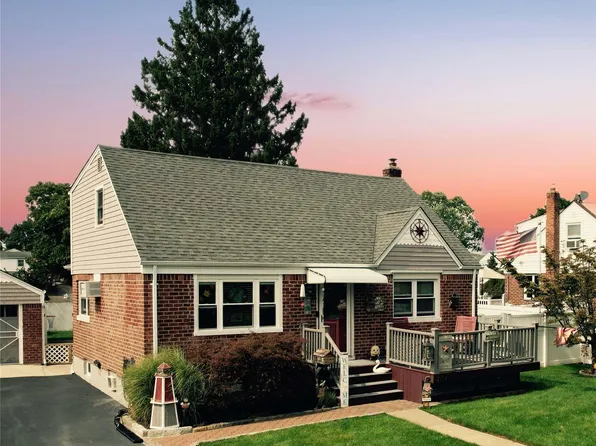 2159 Mcclellan Street, East Meadow, NY 11554