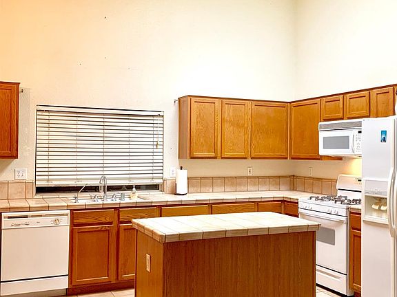 4th image of 3921 Wild Rose Ln