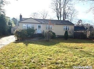 18 Brevoort Pl, Brentwood, NY 11717