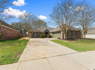 3988 Meadow Ridge Dr, Baton Rouge, LA 70817