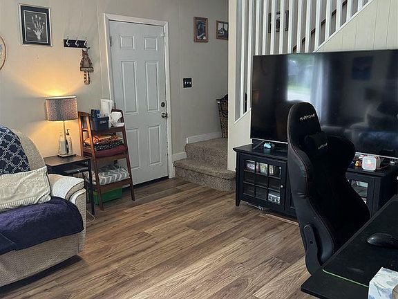 3rd image of 211 N Main St