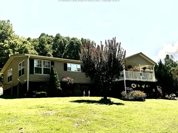 831 Greenwood Dr, Madison, WV 25130