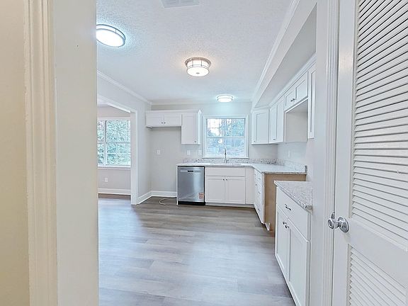 4th image of 1012 Remington Ave