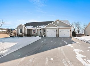 W7103 Glen Valley Dr, Greenville, WI 54942
