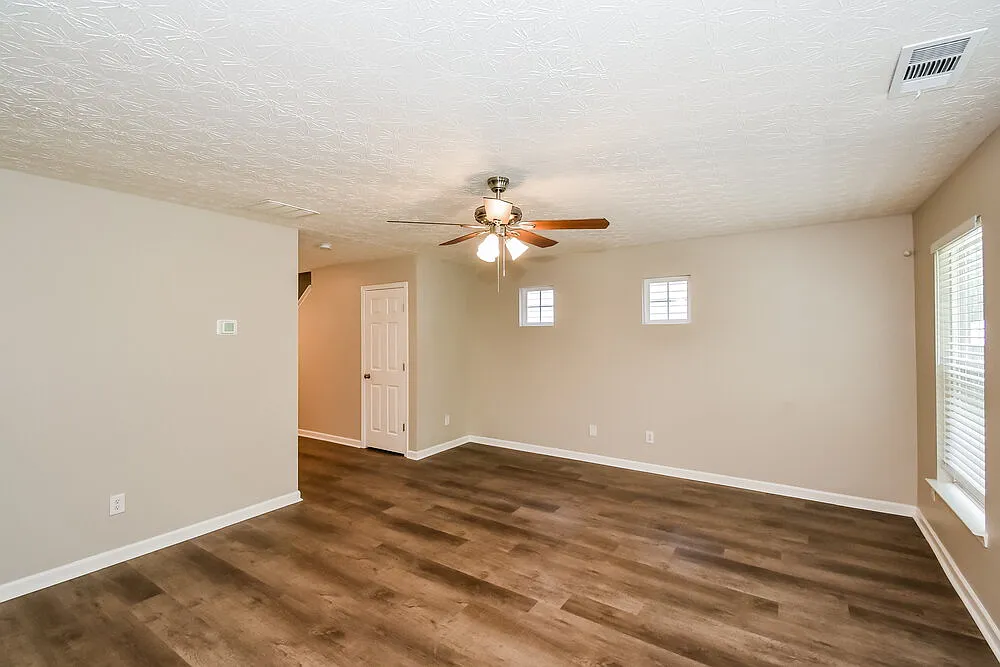 3 bed, 2.5 bath, 1528 sqft, $1,865 — Photo 4