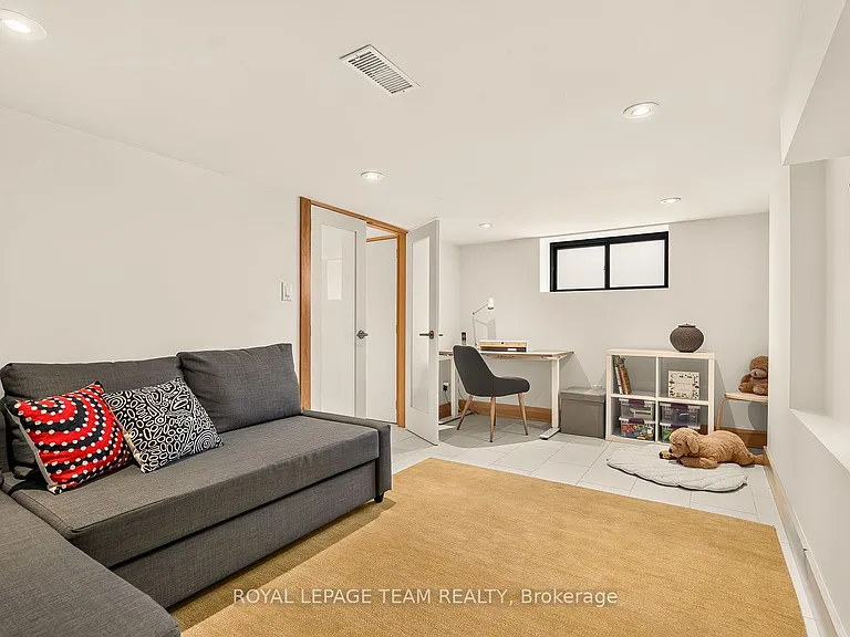 66 Ivy Cres — Photo 25