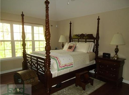 Master Bedroom : Huge!