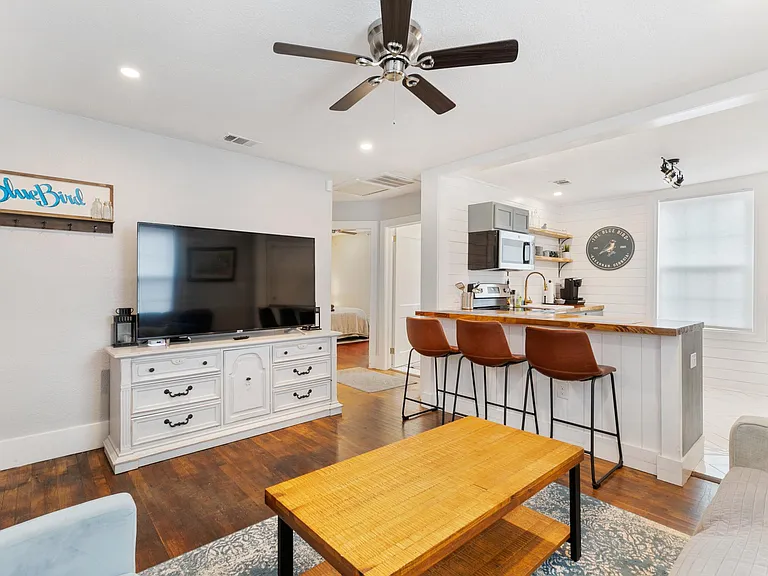 1509 E Anderson St — Photo 1