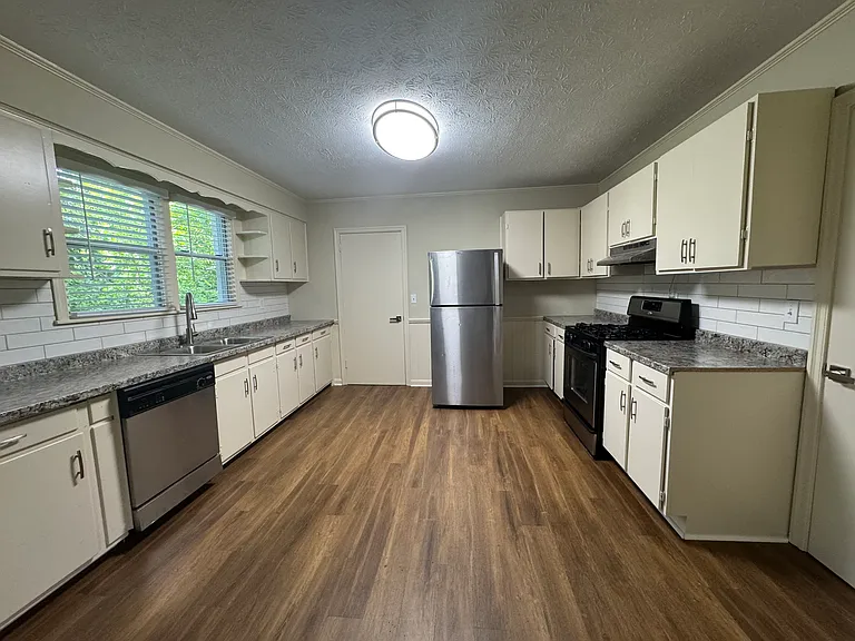 6243 Highland Ave — Photo 5
