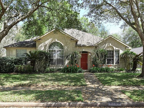 2nd image of 8123 Meadow Pond Dr