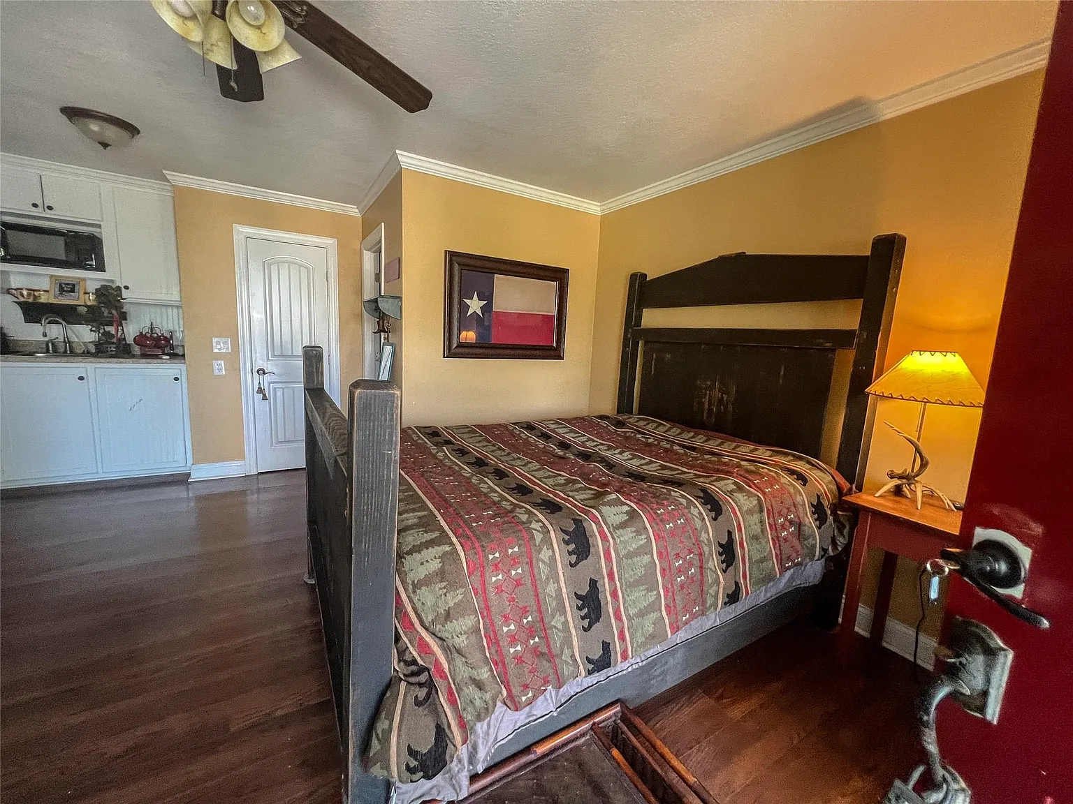 1 bed, 1.0 bath, 384 sqft, $1,000 — Photo 3