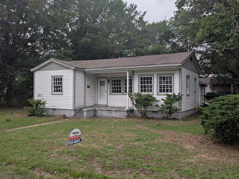 3500 S Poplar St — Photo 1