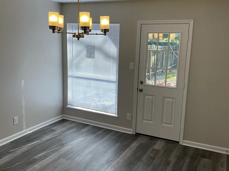 N Willow Dr — Photo 6