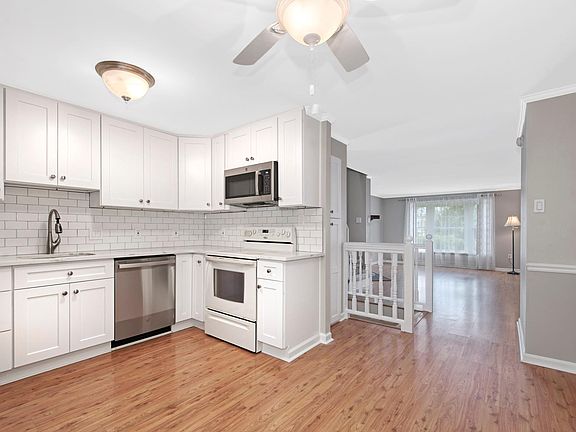 4th image of 35 Washington Mews Unit 35