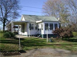 35 N Poplar Dr, Clinton, PA 15026