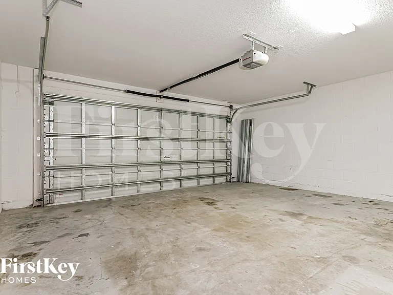 561 SE Brookside Ter — Photo 17