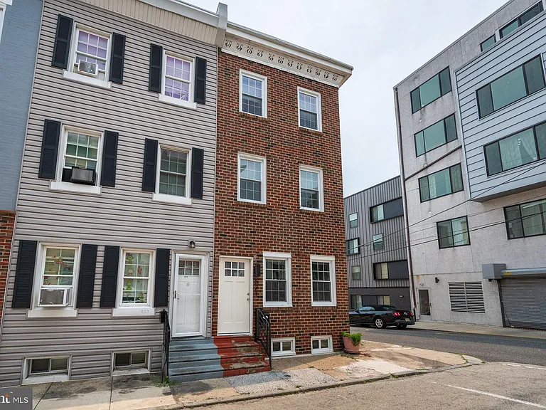 521 N Douglas St — Photo 28