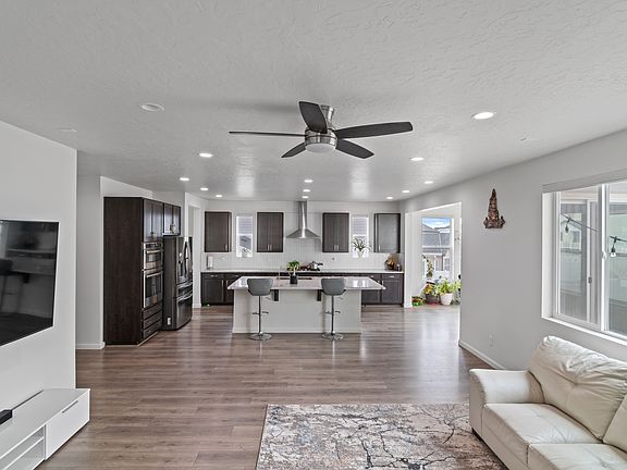 4th image of 2283 N Elderberry Dr