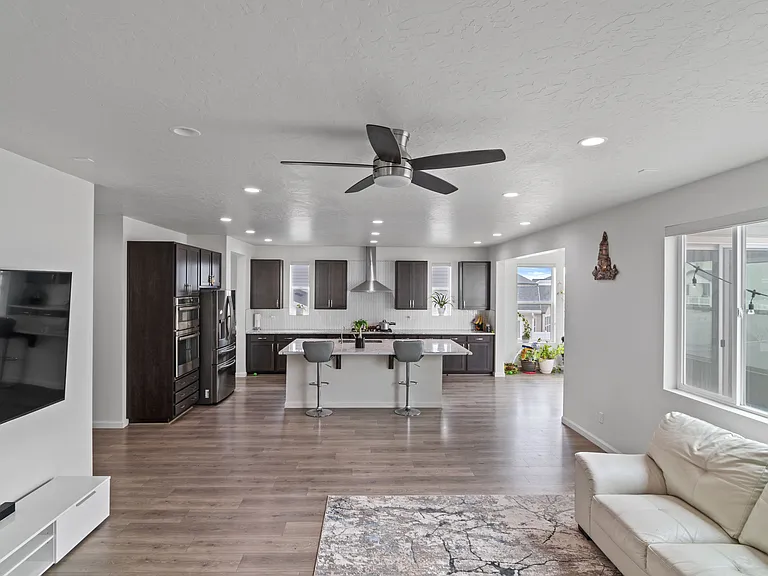 2283 N Elderberry Dr — Photo 4
