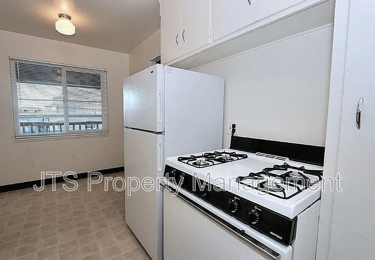 4439 V St #5 — Photo 34