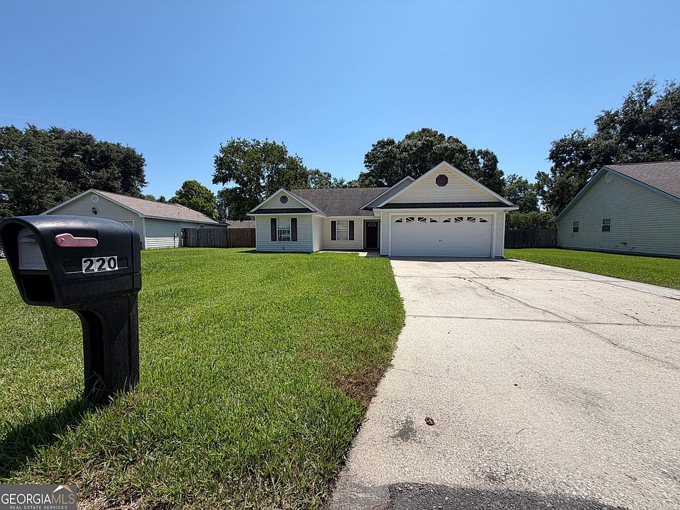 1st image of 220 Chestnut Ct