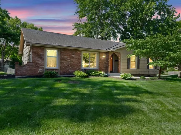 9520 Carter Dr, Overland Park, KS 66212