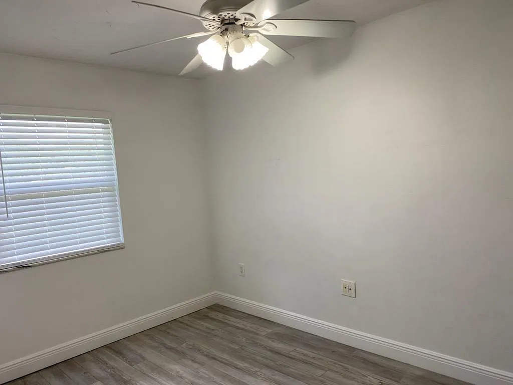 2 bed, 1049 sqft, $1,795 — Photo 4