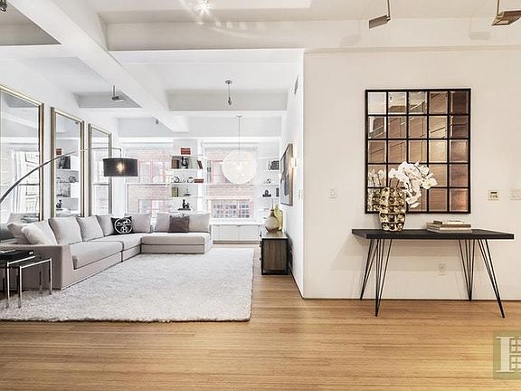 2nd image of 425 Park Ave S