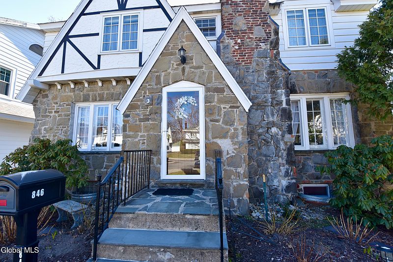 5th image of 846 Wright Avenue