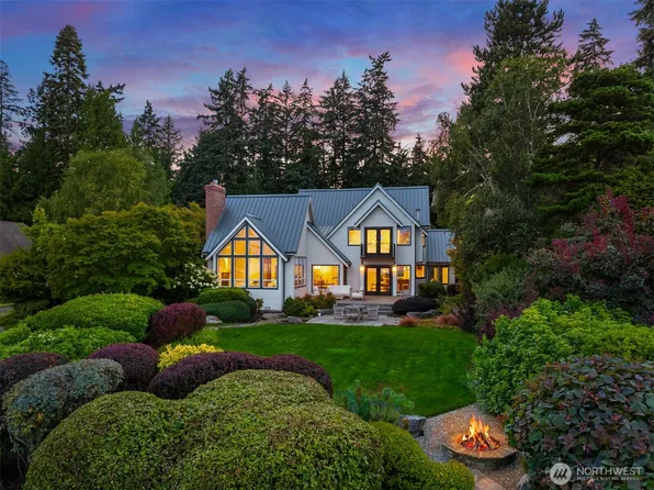 10017 Edgecombe Place NE, Bainbridge Island, WA 98110
