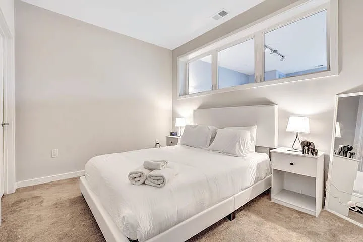 1200 Manor Residence — Photo 6