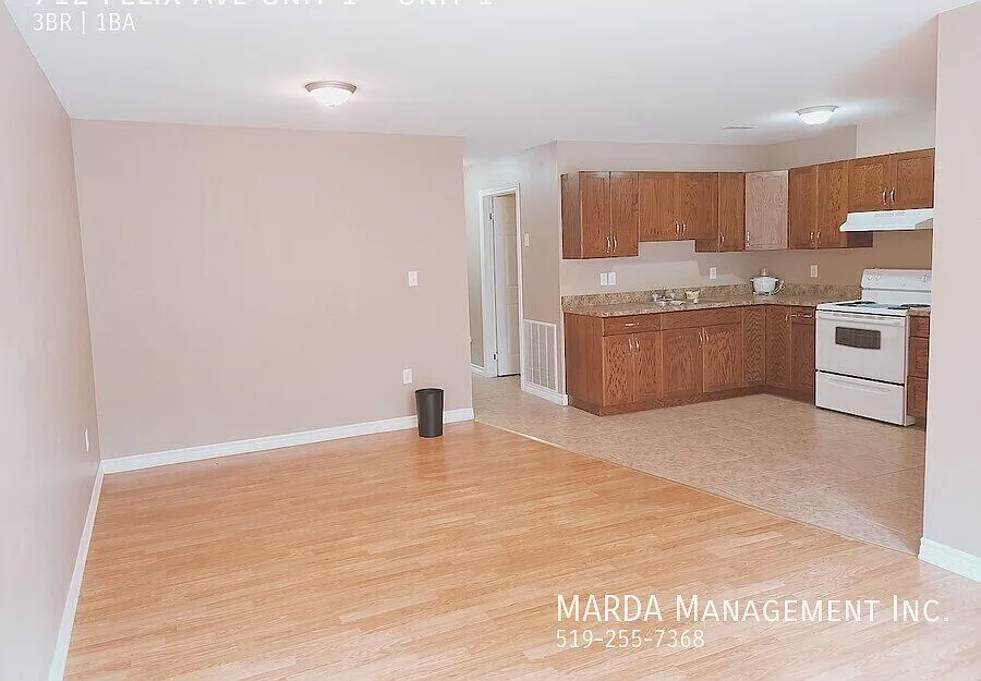 Spacious 3 Bed/1 Bath Unit In West Windsor! Inclusive — Photo 1