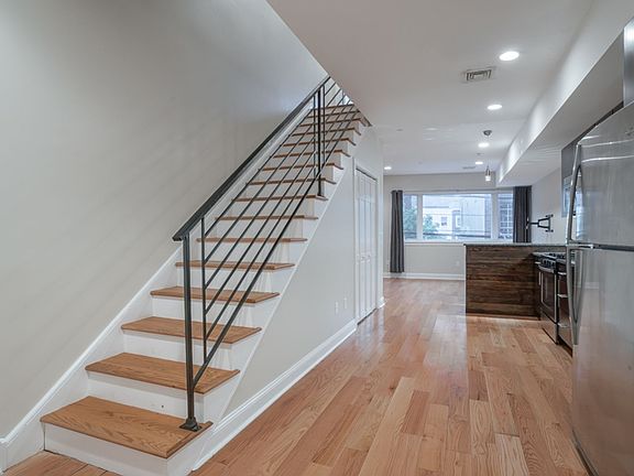 3rd image of 724 N 3rd St APT 2F