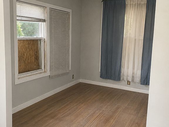 3rd image of 14728 Riverside Dr