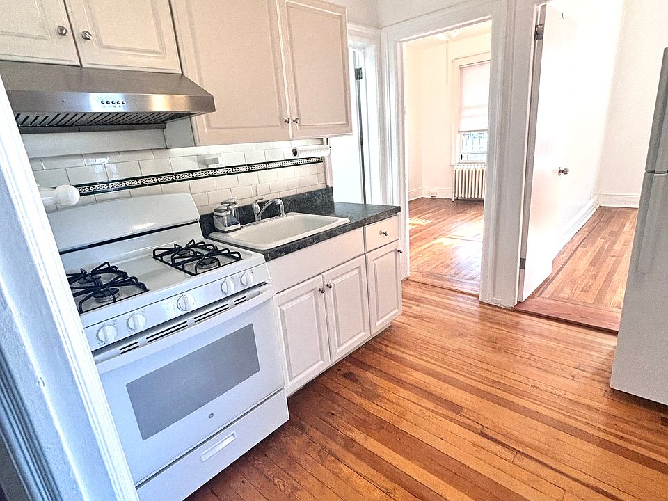 1st image of 1821 Pilgrim Ave #2R