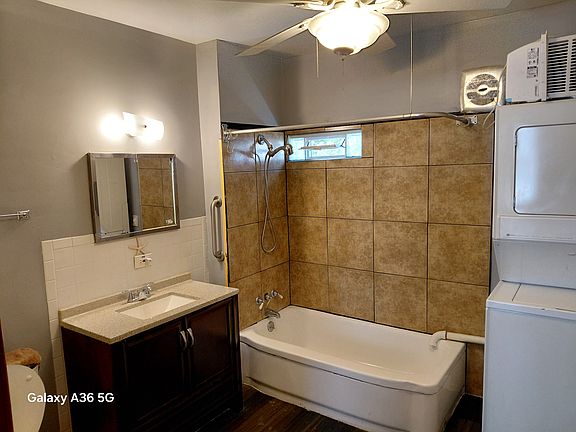 5th image of 3431 Sackett Ave Unit 1