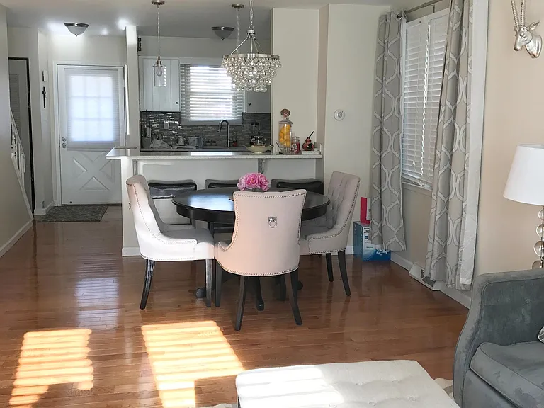 215 Summit Ave #A — Photo 4