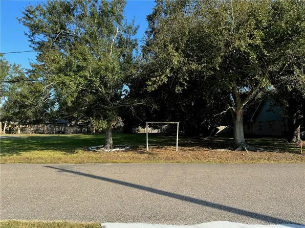 127 Dixie Dr, Des Allemands, LA 70030