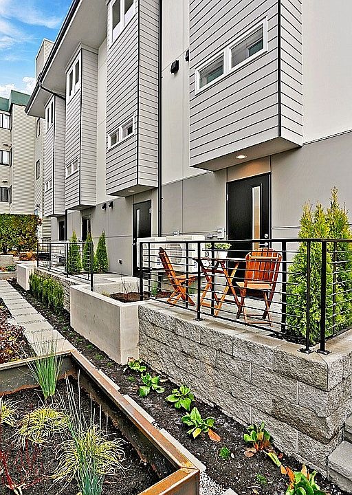 1st image of 4844 Fauntleroy Way SW #A