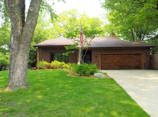 399 Harriet Cir, Shoreview, MN 55126