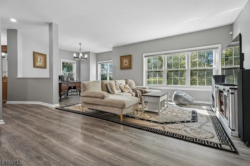 3 bed, 2.5 bath, $4,250 — Photo 3