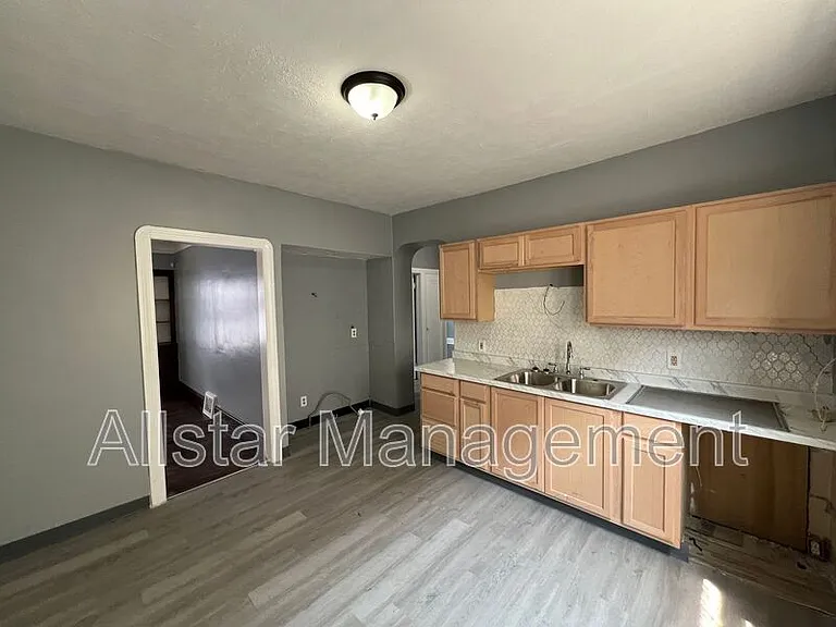 3257 E 139th St #DOWN — Photo 15